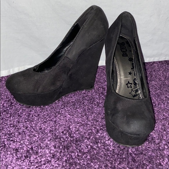 Brash 4 1/2in black heels - Picture 1 of 6